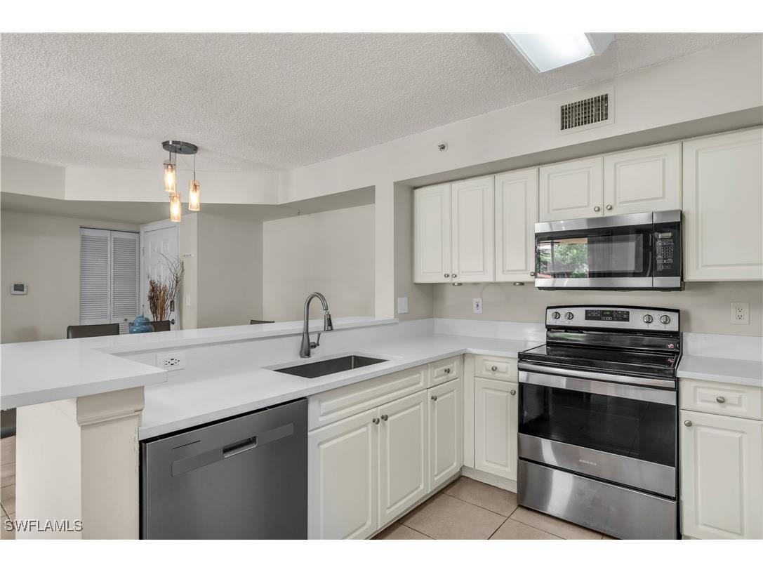 1230 Wildwood Lakes Boulevard #105 Naples FL 34104 226003807 image18