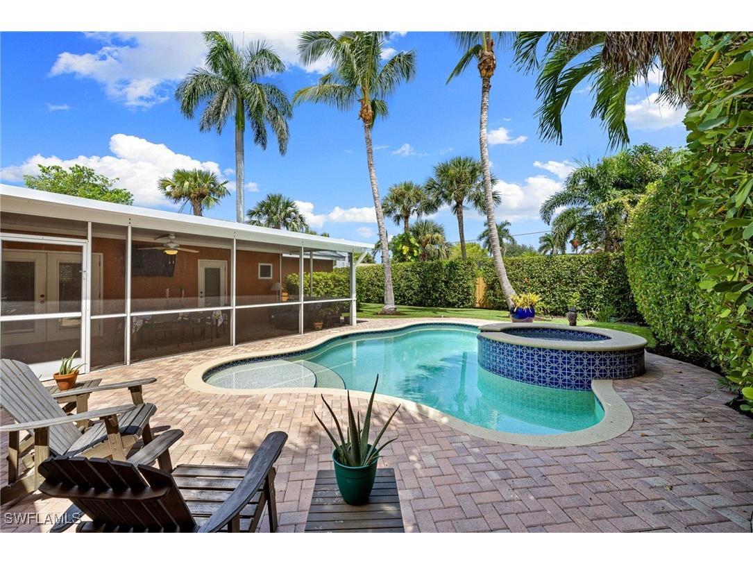 1233 12th Avenue N Naples FL 34102 225053221 image1