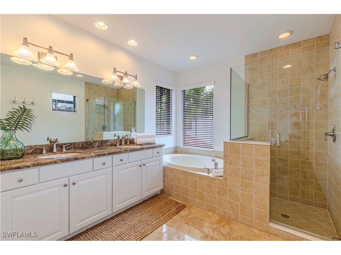 1233 Kendari Terrace Naples FL 34113 225079507 image10