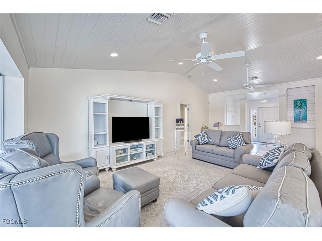 1233 Middle Gulf Drive Sanibel FL 33957 2025026420 image12