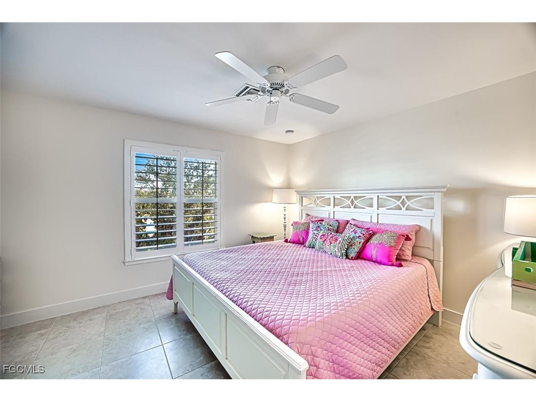 1233 Middle Gulf Drive Sanibel FL 33957 2025026420 image28