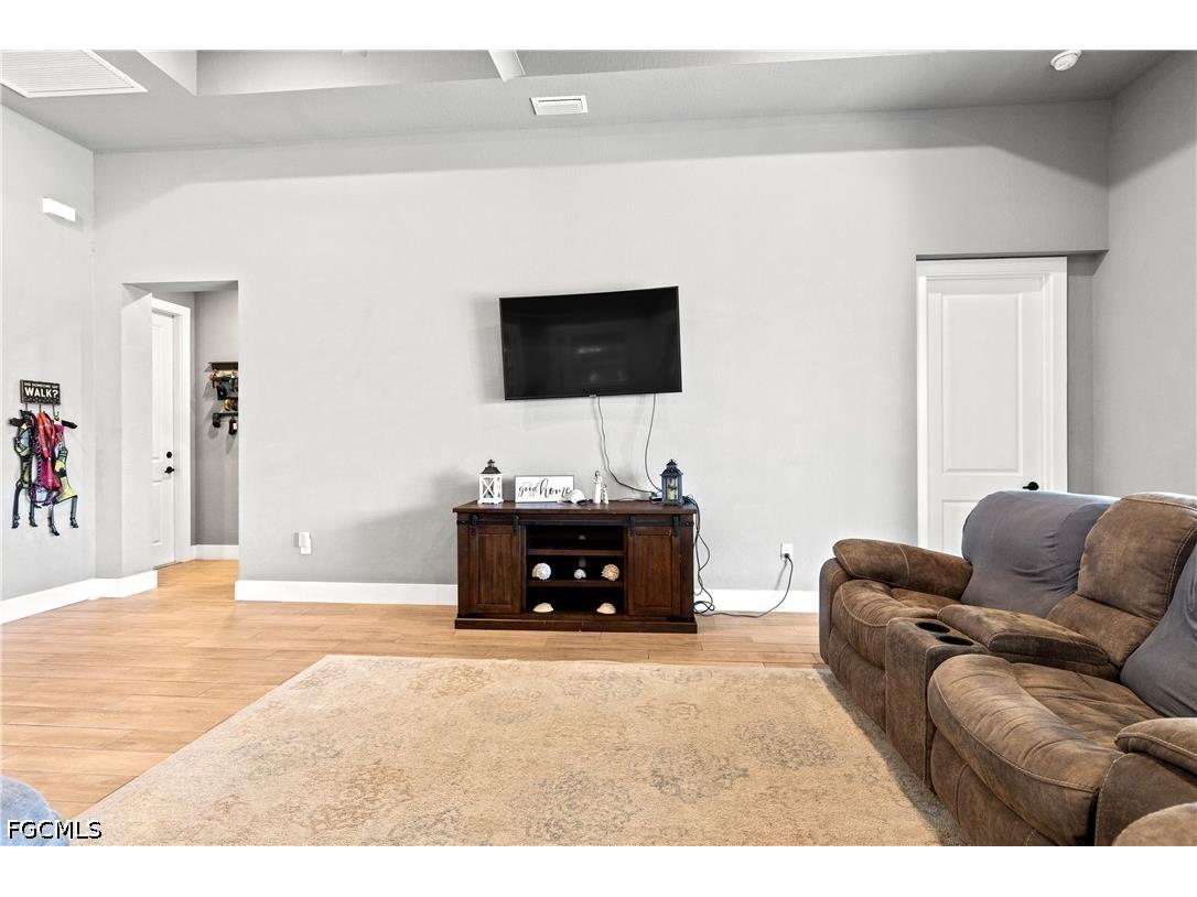 1233 NW 18th Street Cape Coral FL 33993 2026019643 image5