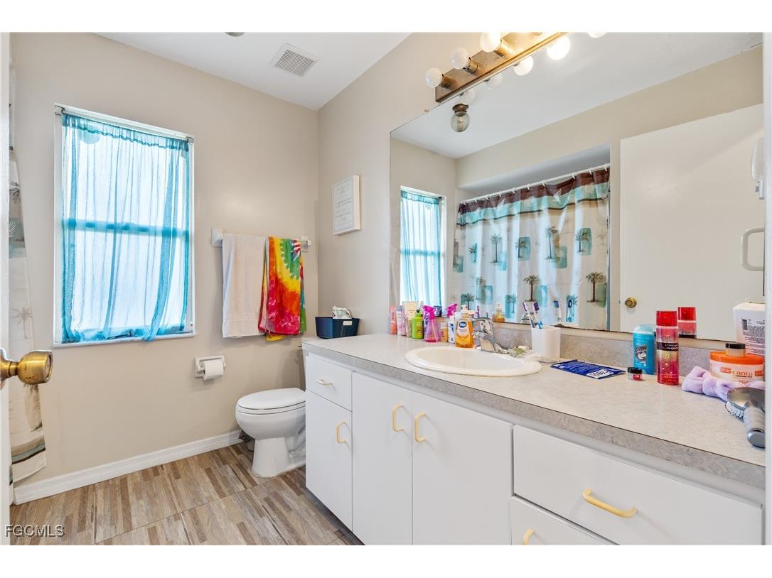 1233 SE 23rd Avenue Cape Coral FL 33990 2025010562 image17