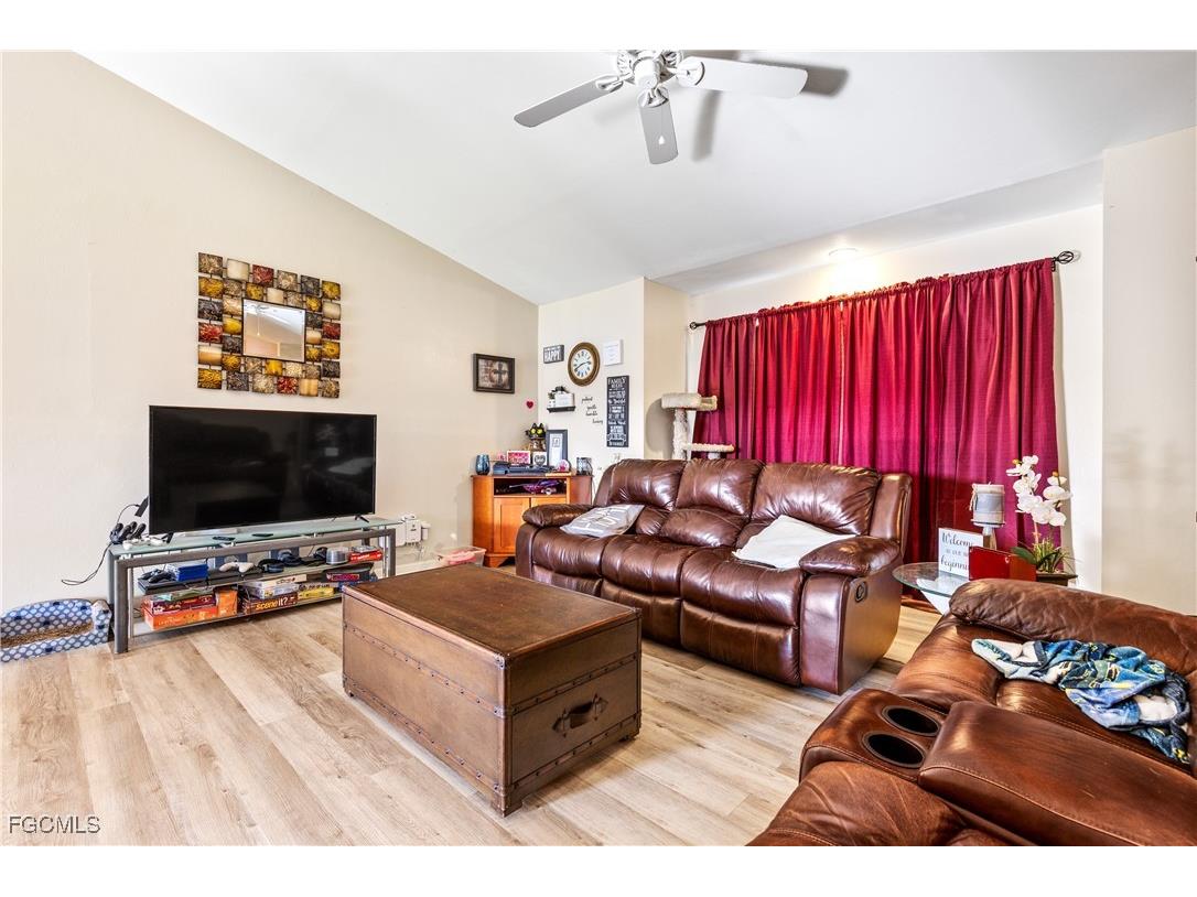 1233 SE 23rd Avenue Cape Coral FL 33990 2025010562 image20