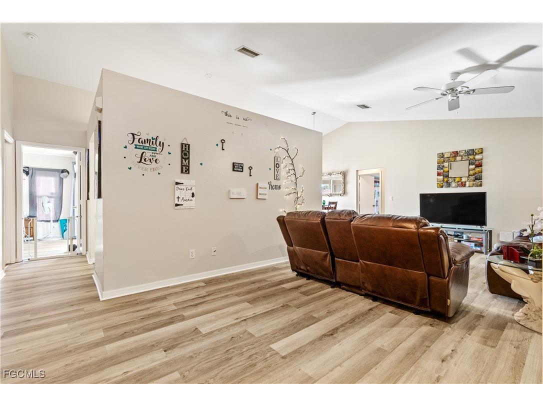 1233 SE 23rd Avenue Cape Coral FL 33990 2025010562 image21