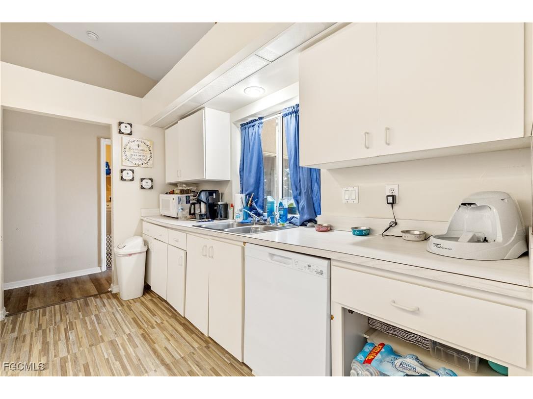 1233 SE 23rd Avenue Cape Coral FL 33990 2025010562 image26