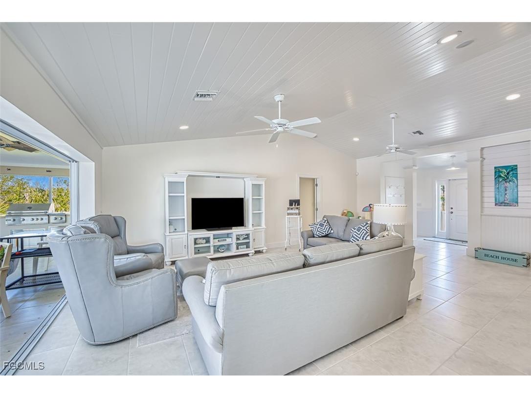 1233/1235 Middle Gulf Drive Sanibel FL 33957 2025026420 image10