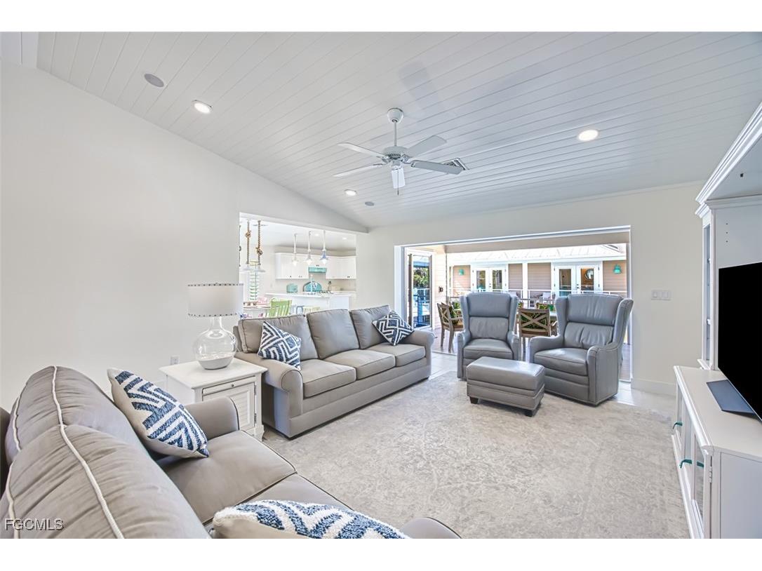 1233/1235 Middle Gulf Drive Sanibel FL 33957 2025026420 image12