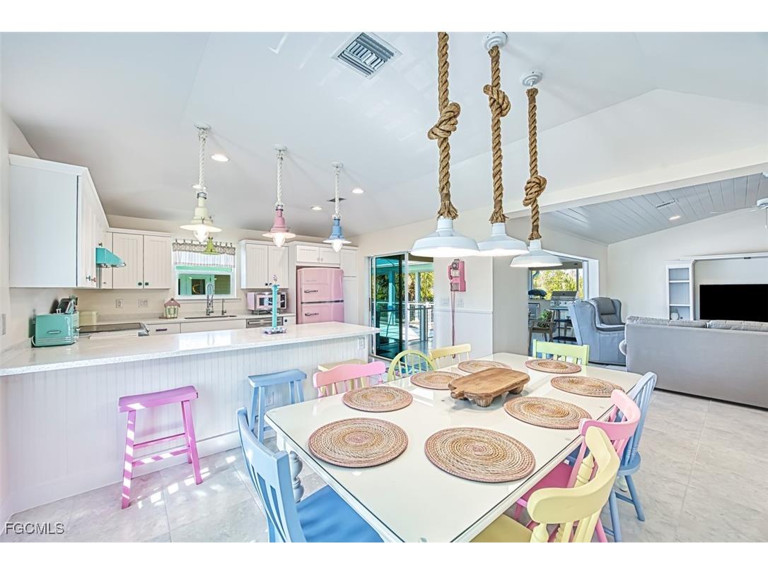 1233/1235 Middle Gulf Drive Sanibel FL 33957 2025026420 image14