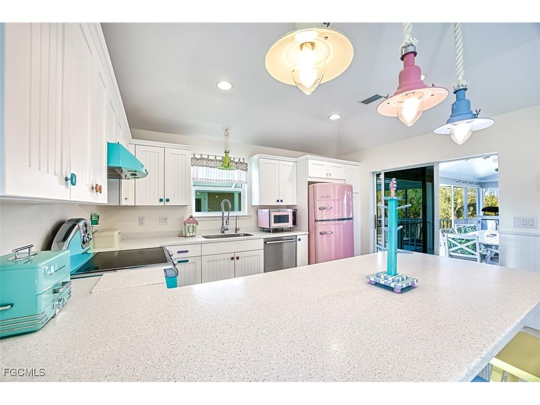 1233/1235 Middle Gulf Drive Sanibel FL 33957 2025026420 image15