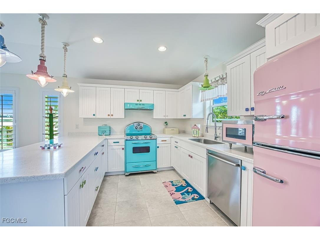 1233/1235 Middle Gulf Drive Sanibel FL 33957 2025026420 image16