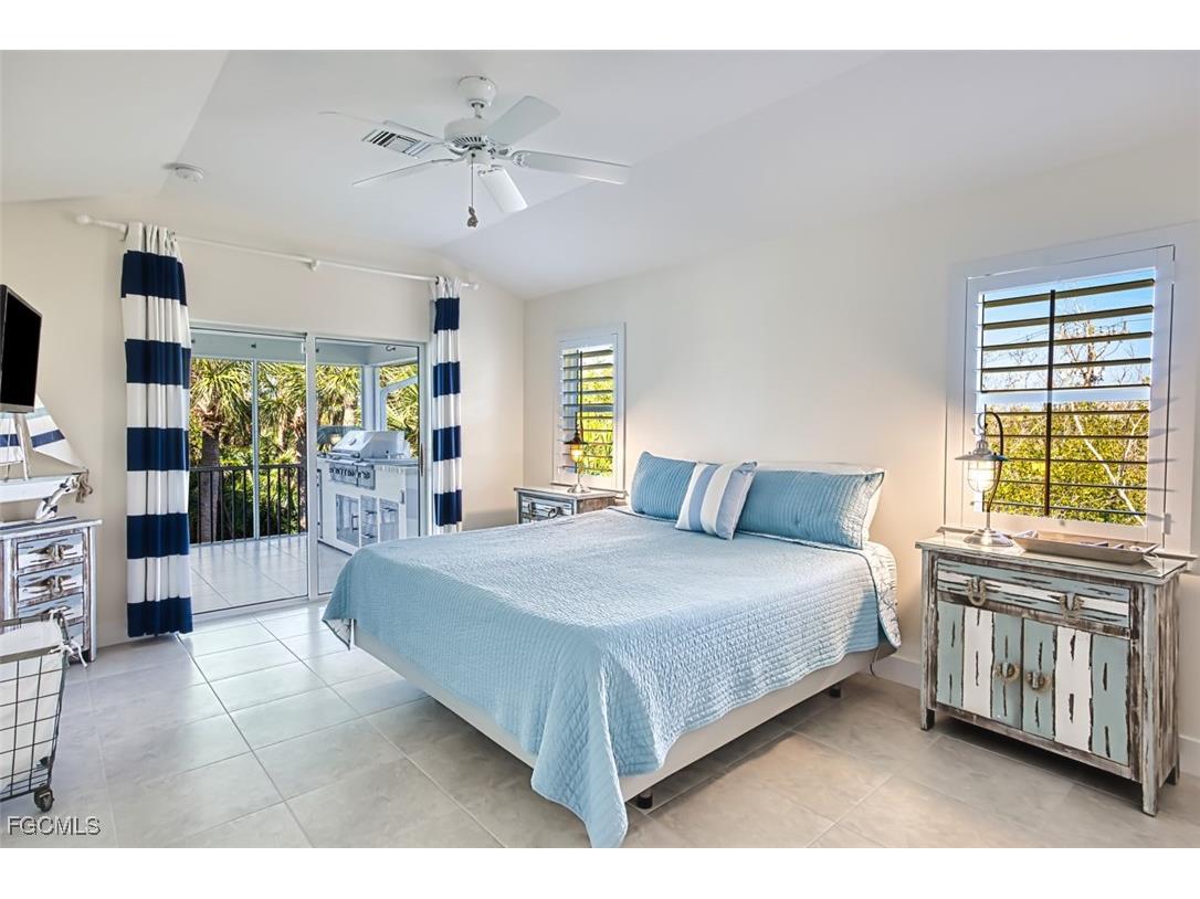 1233/1235 Middle Gulf Drive Sanibel FL 33957 2025026420 image24