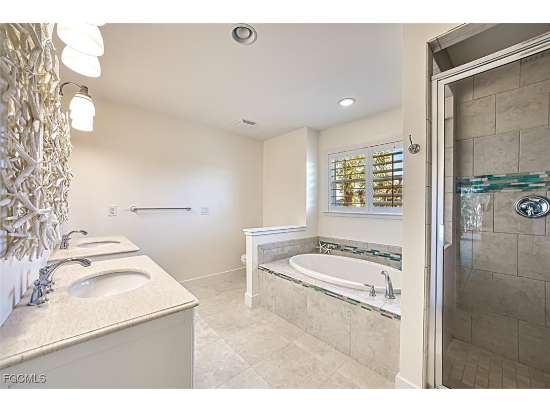 1233/1235 Middle Gulf Drive Sanibel FL 33957 2025026420 image25