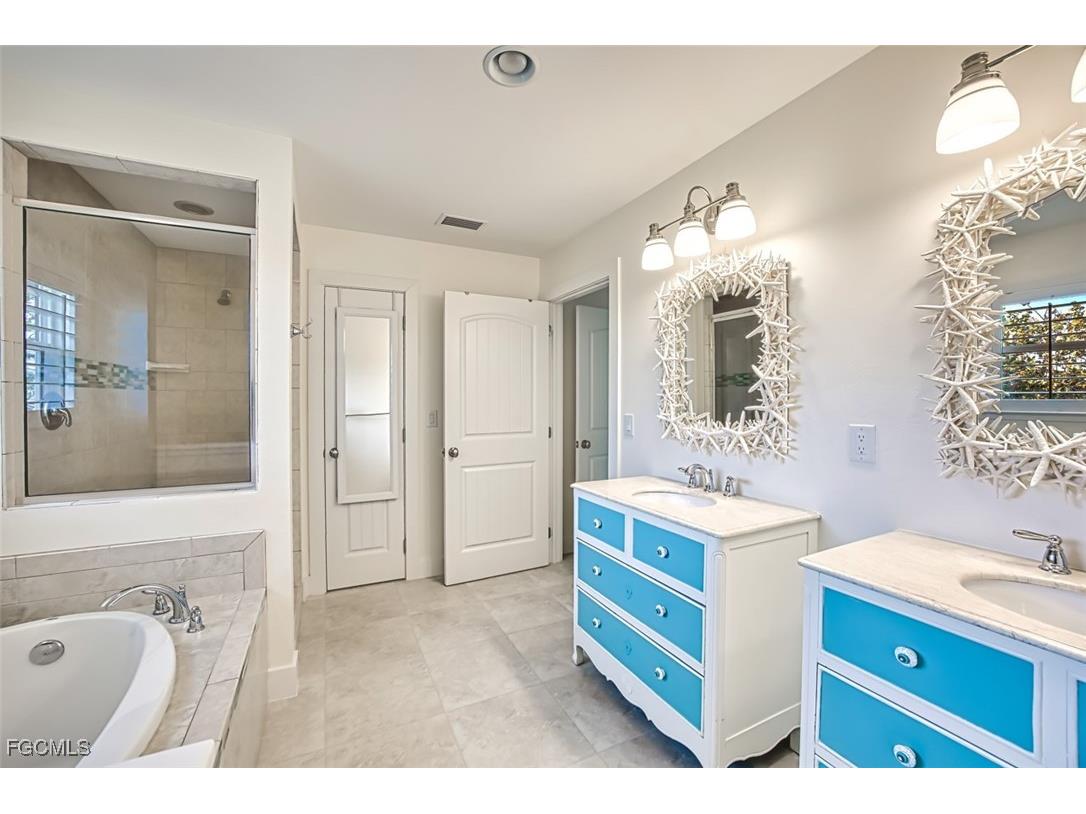 1233/1235 Middle Gulf Drive Sanibel FL 33957 2025026420 image26