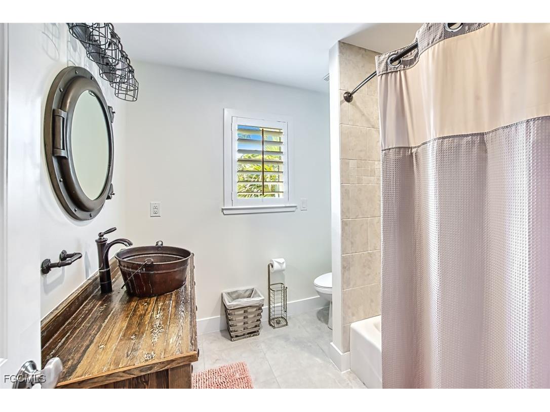 1233/1235 Middle Gulf Drive Sanibel FL 33957 2025026420 image28