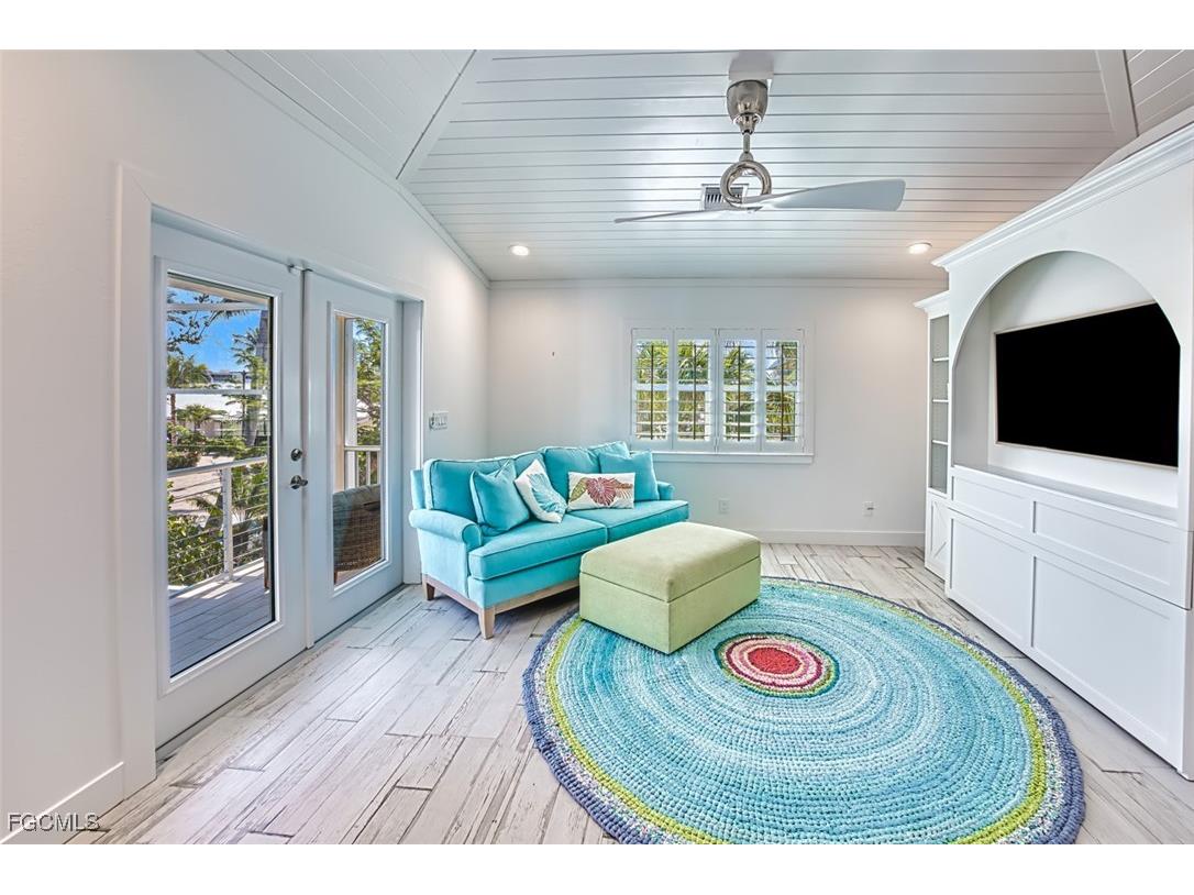 1233/1235 Middle Gulf Drive Sanibel FL 33957 2025026420 image35