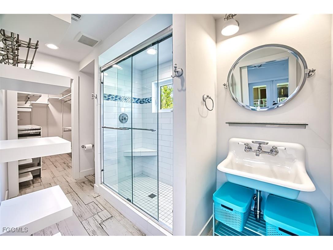 1233/1235 Middle Gulf Drive Sanibel FL 33957 2025026420 image37