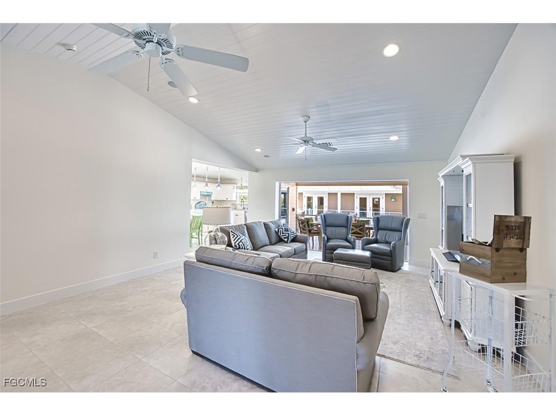 1233/1235 Middle Gulf Drive Sanibel FL 33957 2025026420 image9