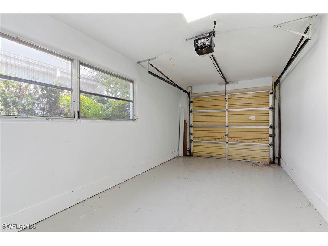 1235 Rordon Avenue Naples FL 34103 225079812 image35