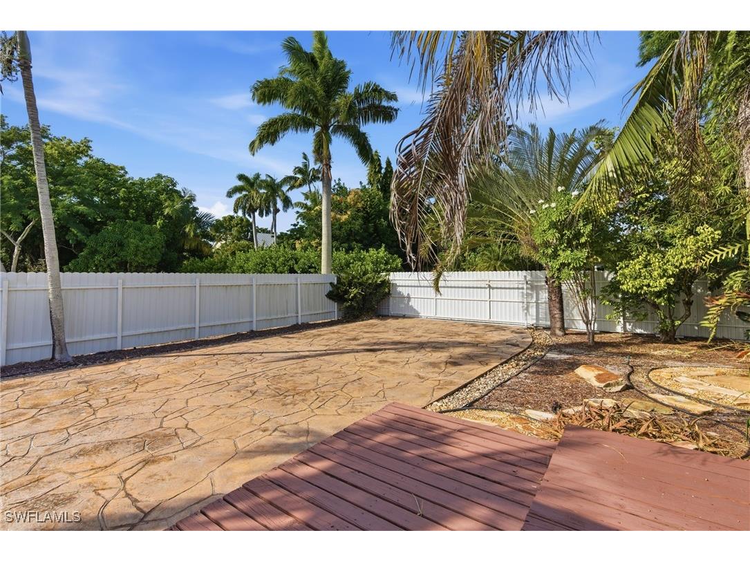 1235 Rordon Avenue Naples FL 34103 225079812 image38