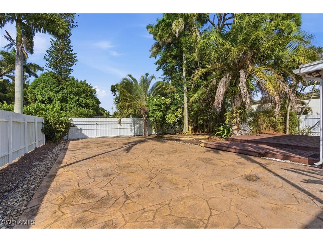 1235 Rordon Avenue Naples FL 34103 225079812 image39