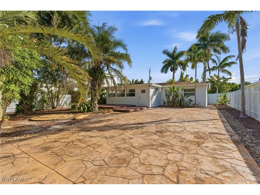 1235 Rordon Avenue Naples FL 34103 225079812 image40