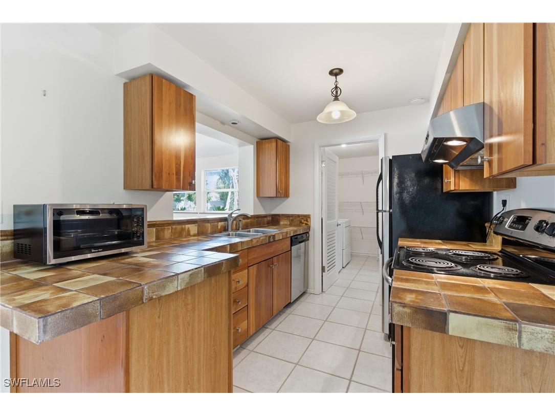 1235 Rordon Avenue Naples FL 34103 225079812 image9