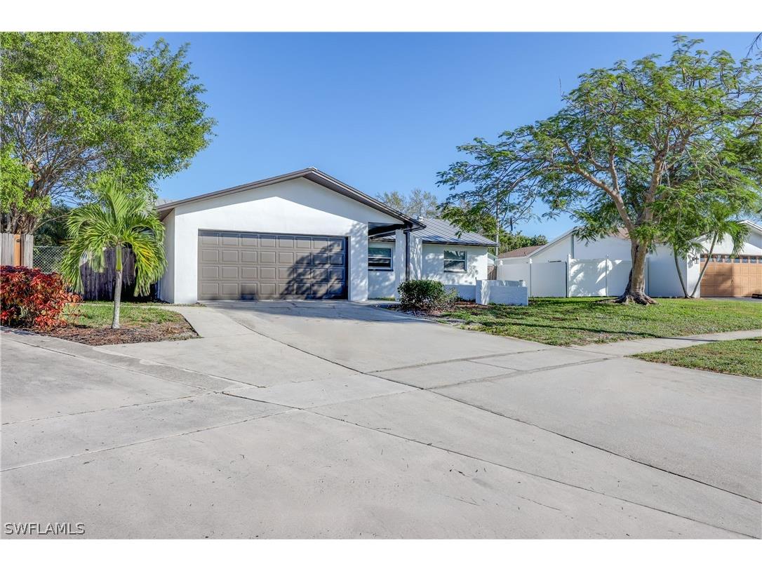 1235 Woodridge Avenue Naples FL 34103 224039131 image1