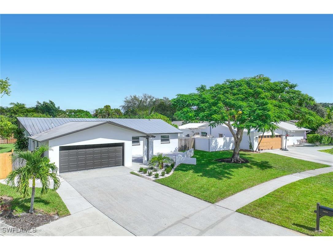 1235 Woodridge Avenue Naples FL 34103 225074574 image1