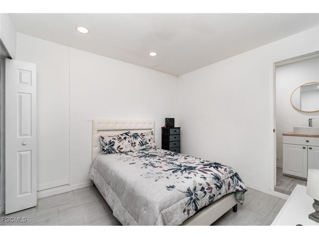 124 NE 16th Terrace Cape Coral FL 33909 2025021869 image19