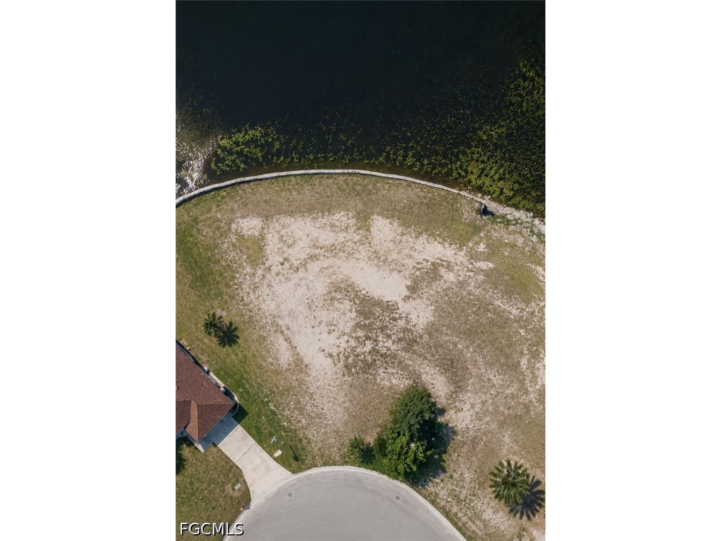 124 SE 15th Place Cape Coral FL 33990 2026027442 image1