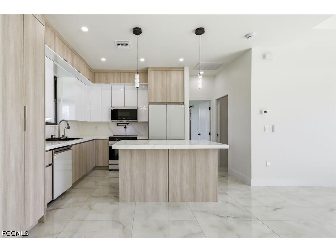 124 SE 2nd Avenue Cape Coral FL 33990 2026027488 image15