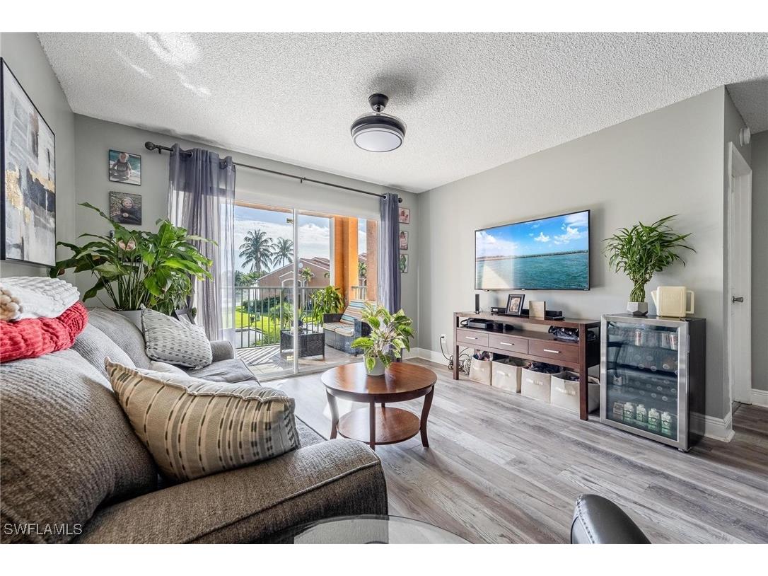 1240 Wildwood Lakes Boulevard #203 Naples FL 34104 224092570 image1