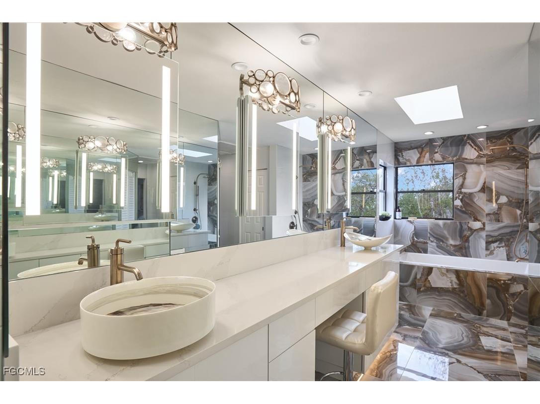 1241 Junonia Street Sanibel FL 33957 2025016027 image10