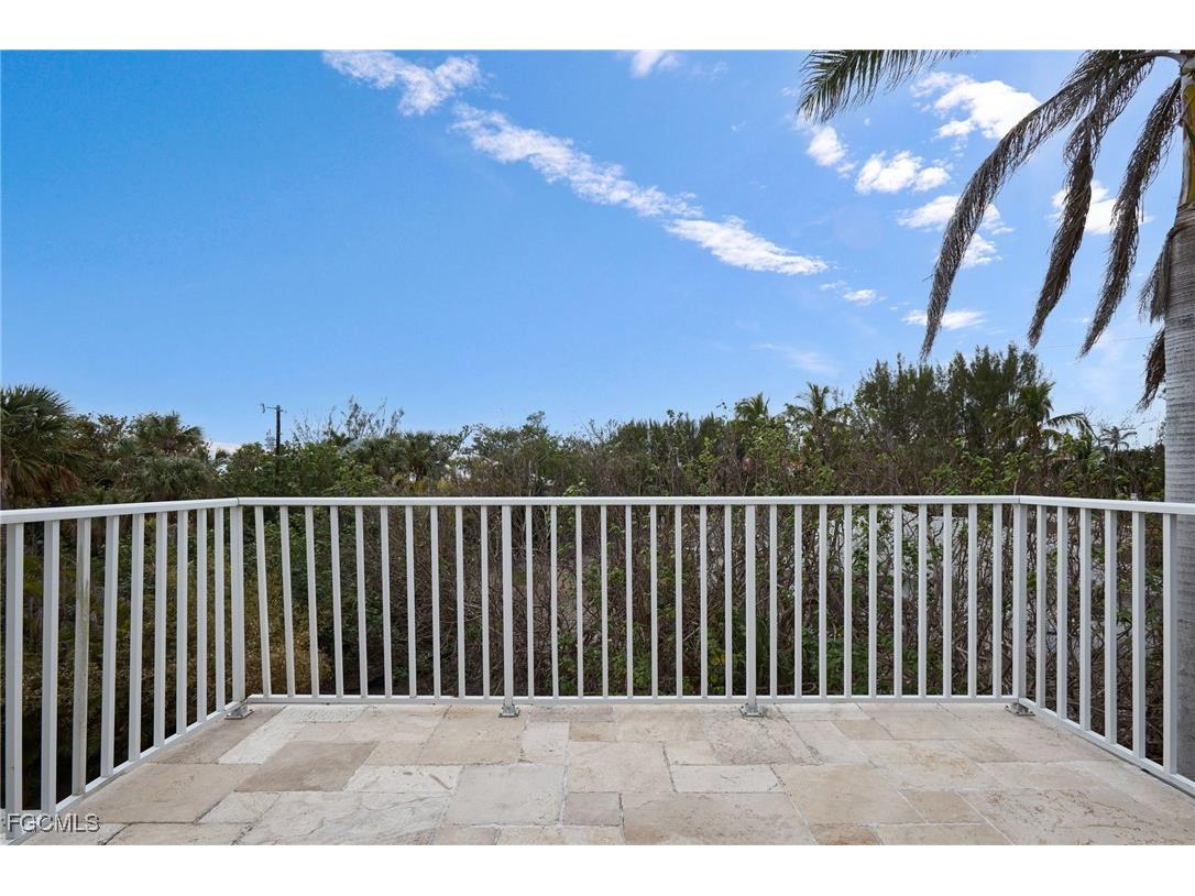 1241 Junonia Street Sanibel FL 33957 2025016027 image12