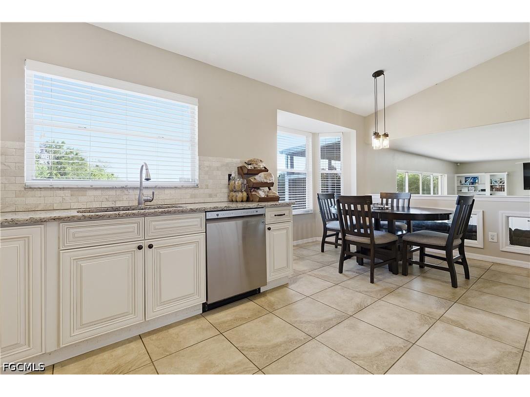 12421 Eagle Pointe Circle Fort Myers FL 33913 2026013408 image8