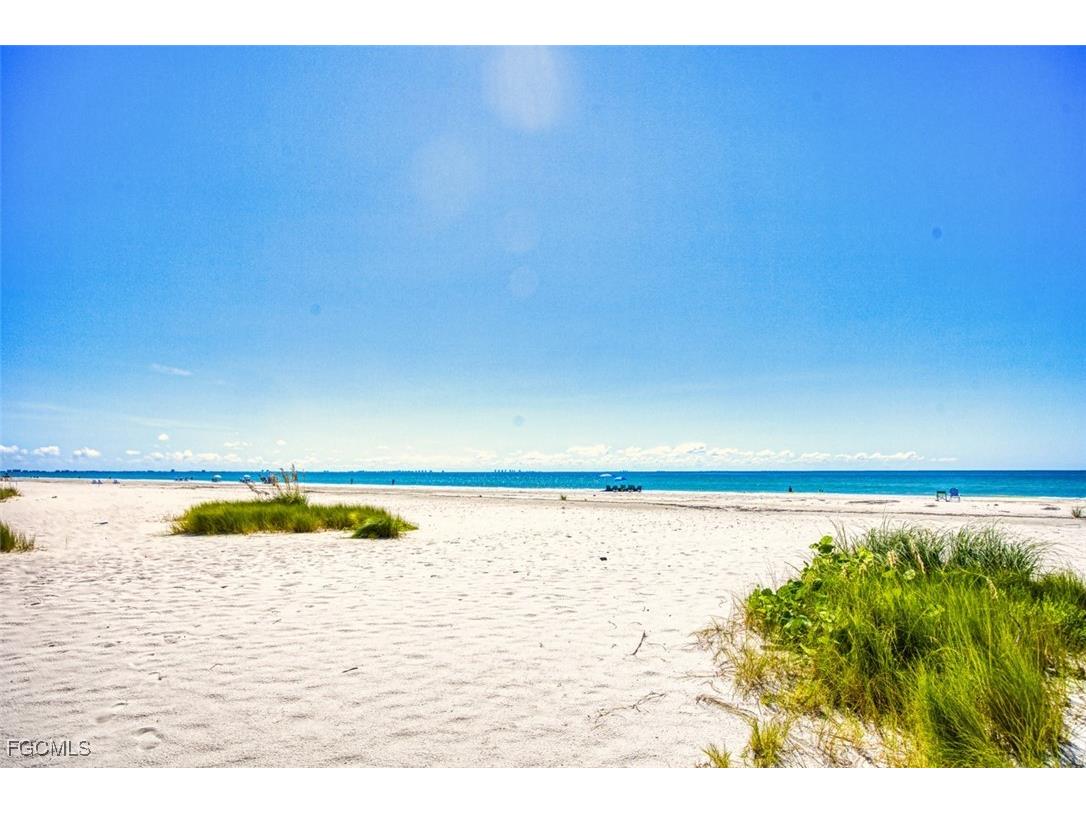 1246 Fulgur Street #207 Sanibel FL 33957 2025006245 image1