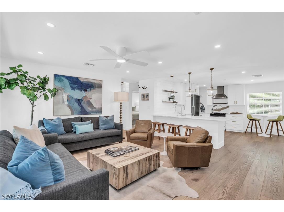 1246 Royal Palm Drive Naples FL 34103 224048236 image1