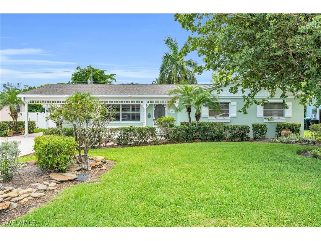 1247 Royal Palm Drive Naples FL 34103 224048240 image1