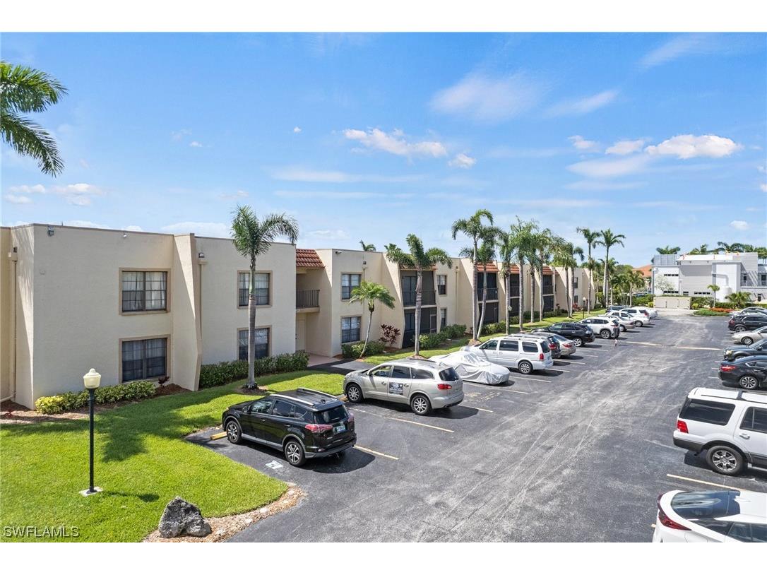 12471 Mcgregor Boulevard #27 Fort Myers FL 33919 223042825 image1
