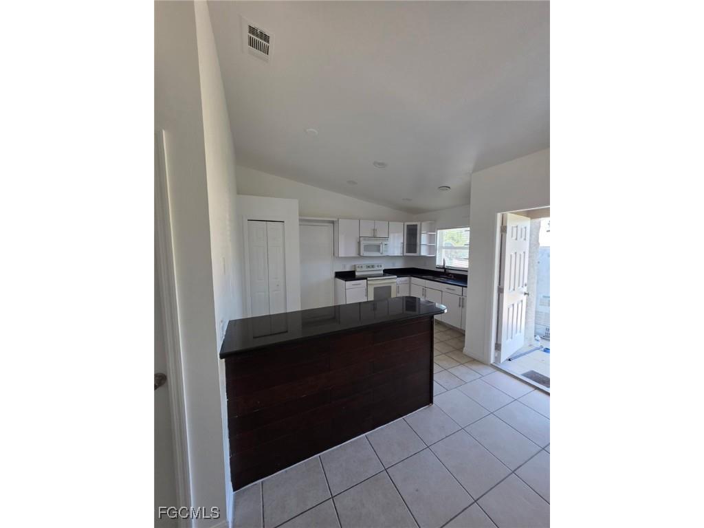 1248 Columbus Boulevard #B Fort Myers FL 33913 2025025865 image5