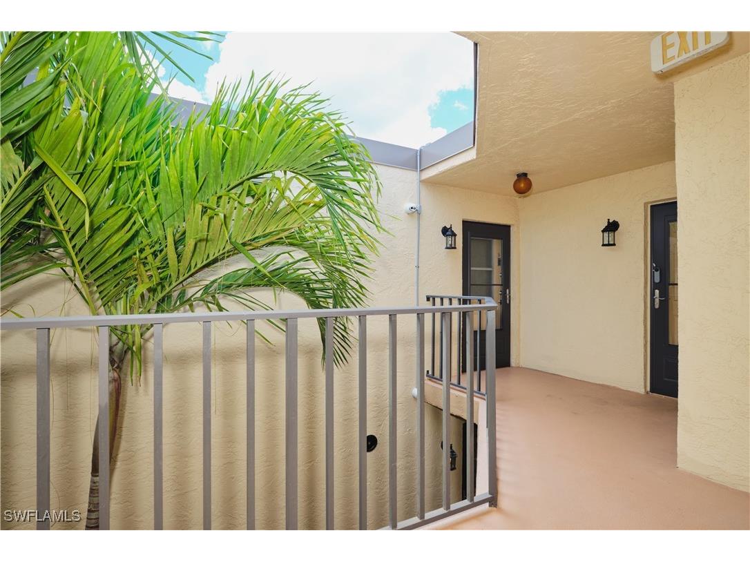 12481 Mcgregor Boulevard #17 Fort Myers FL 33919 225059179 image5