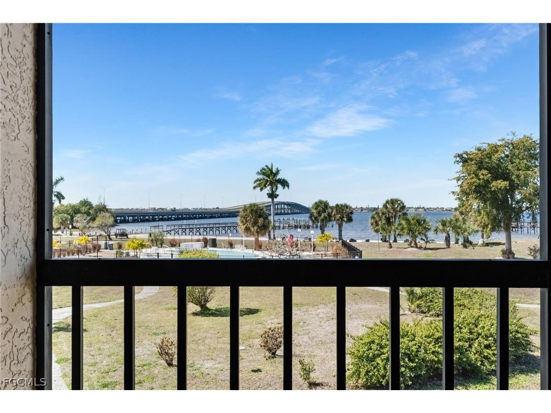 12498 Riverside Drive #205 Fort Myers FL 33919 2026010568 image3