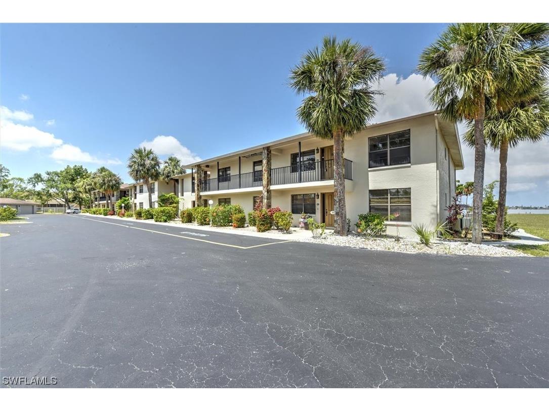 12498 Riverside Drive #207 Fort Myers FL 33919 223042059 image1