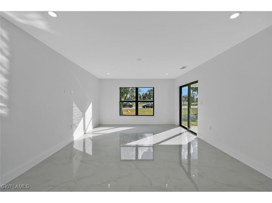 125/127 Holland Street North Fort Myers FL 33917 225081200 image4