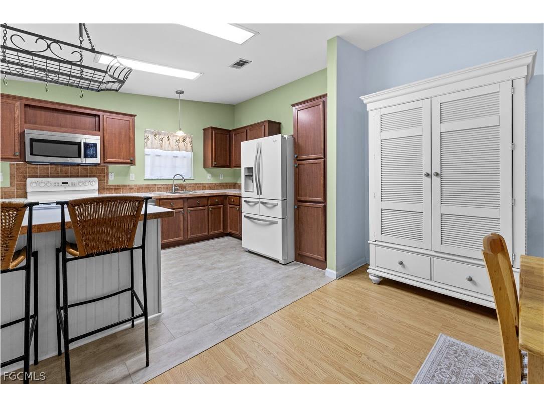 125 NE 11th Place Cape Coral FL 33909 2026010405 image10
