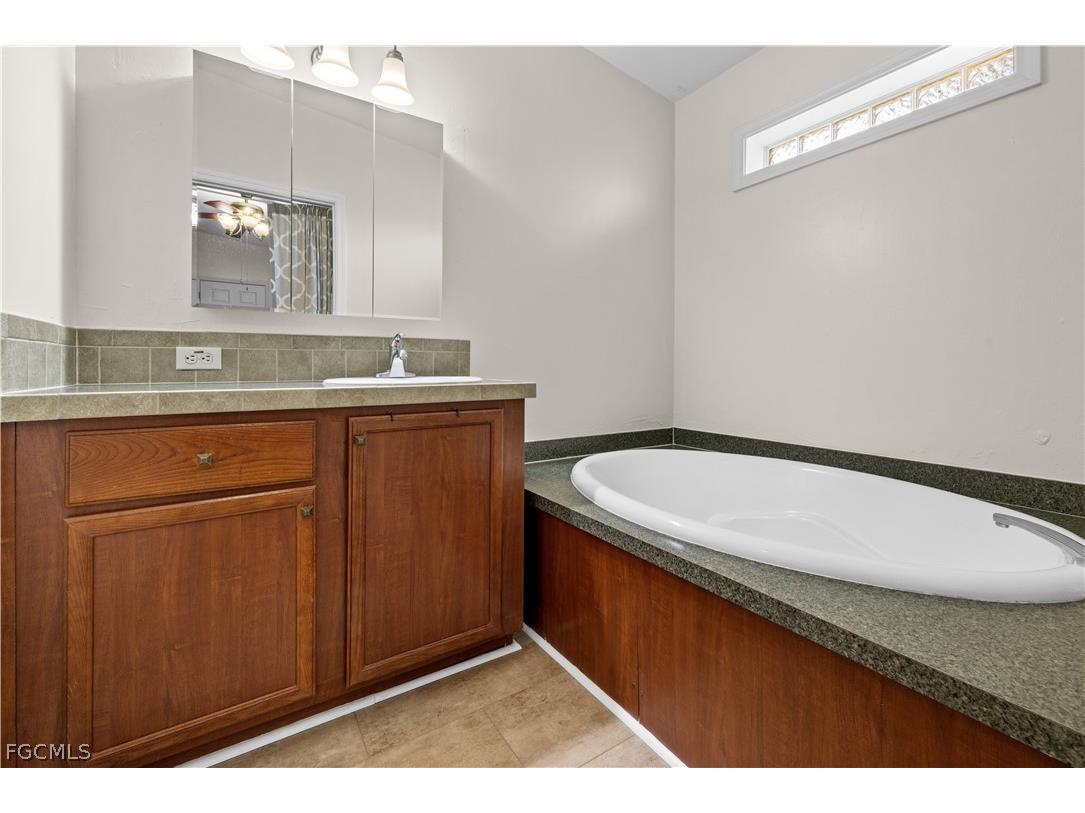 125 NE 11th Place Cape Coral FL 33909 2026010405 image13