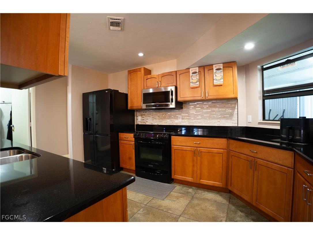 125 Sebring Circle Lehigh Acres FL 33936 2026013794 image4