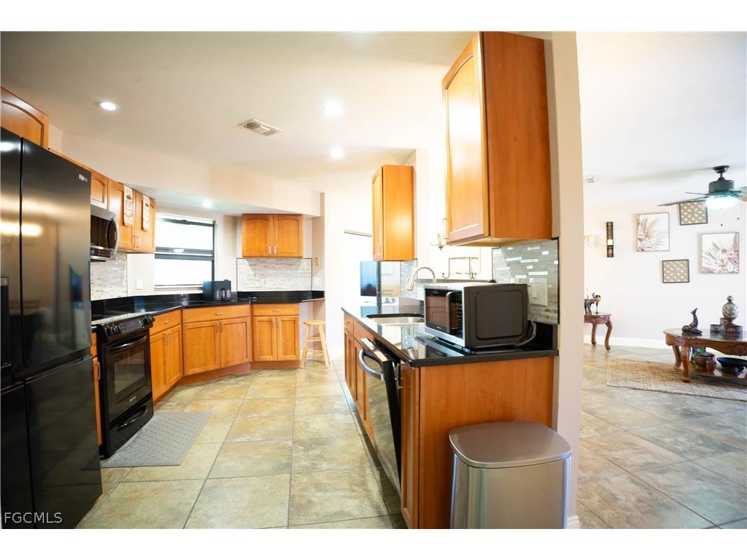 125 Sebring Circle Lehigh Acres FL 33936 2026013794 image5