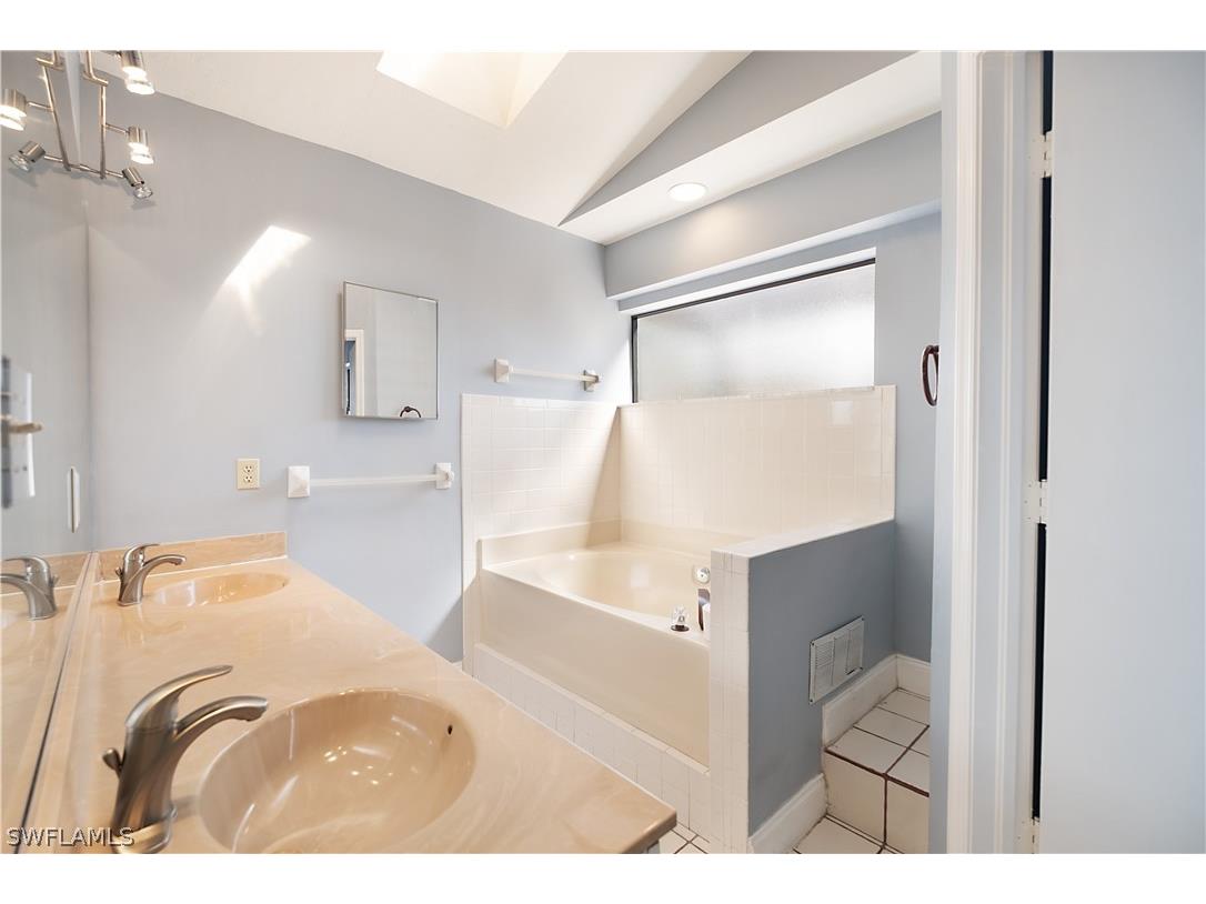 1250 Jardin Drive Naples FL 34104 226006587 image18